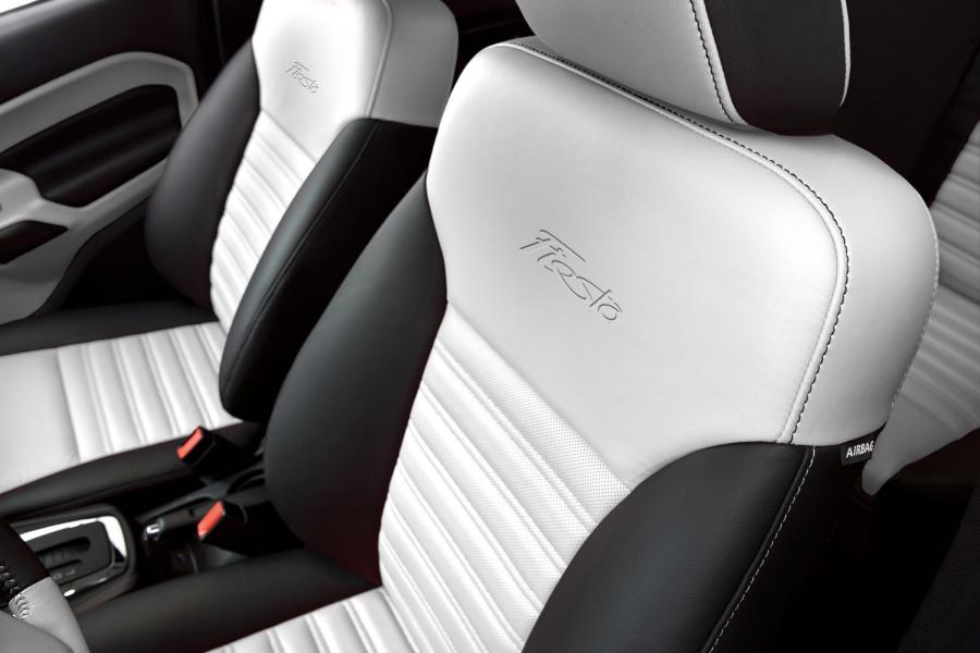  Ford Fiesta 2012 года  (фото 2 из 8)
